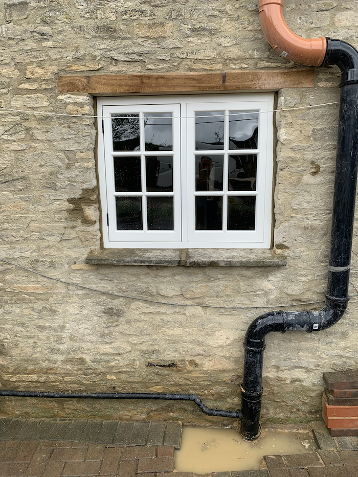 builders-in-witney-oak-lintel-1800s-cottage-in-clanfield-03